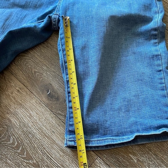 Levis Shorts Women’s Size 30 Blue Jean Distressed - Picture 5 of 13